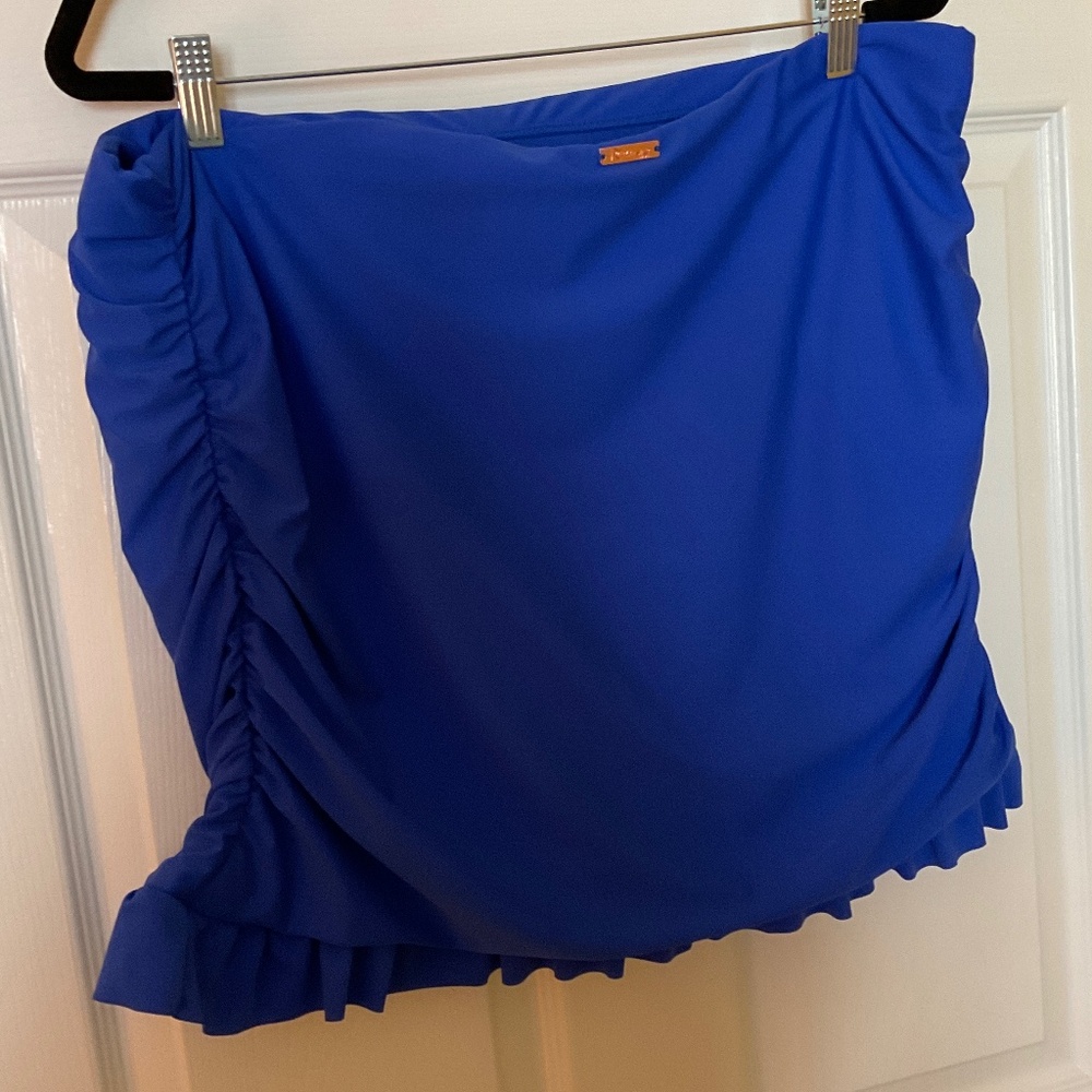 LADIES SWIM SKORT. ROYAL BLUE, SIZE 22W.  RUFFLE ON BOTTOM.  LIKE NEW!!! LOVELY!